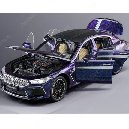 BMW M8 - 1:24 Scale Model