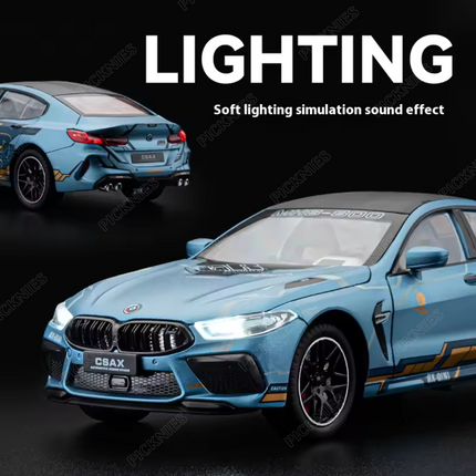 BMW M8 - 1:24 Scale Model