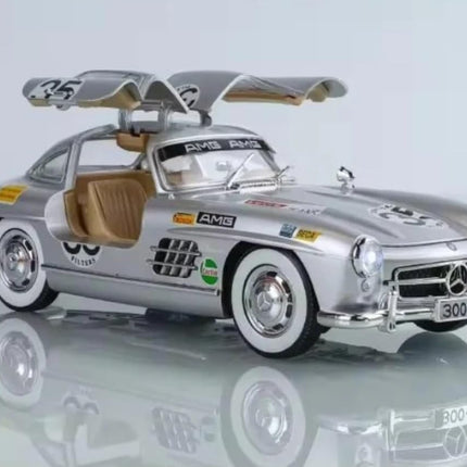 Vintage Benz 300SL  - 1:24 Scale model