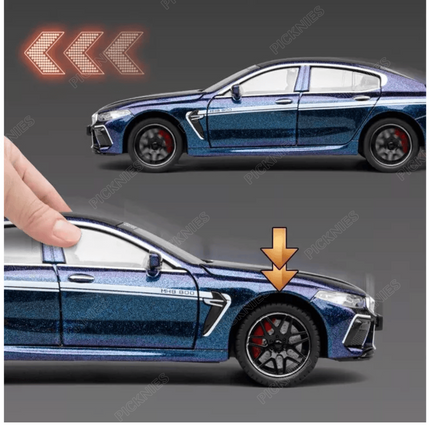 BMW M8 - 1:24 Scale Model